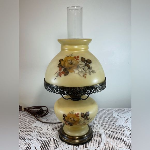 Vintage one way Hurricane glass table lamp || Gone with the wind table lamp || - Picture 2 of 12